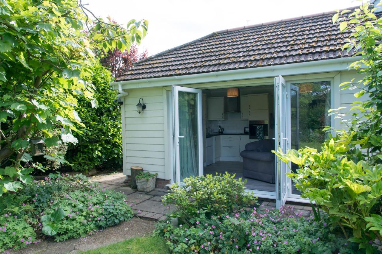 Luxury Self Catering With Cosy Cabin & Sauna In Colchester Exterior foto