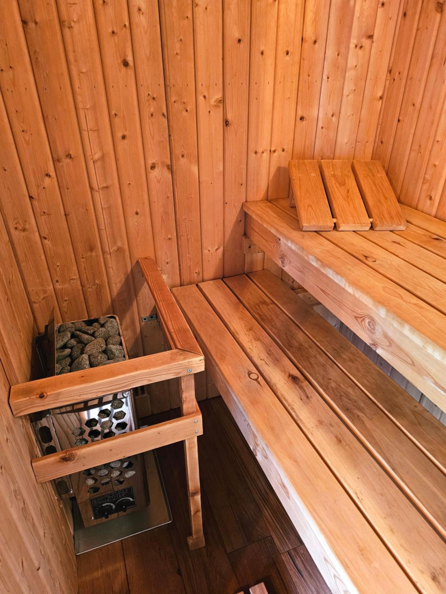 Luxury Self Catering With Cosy Cabin & Sauna In Colchester Exterior foto